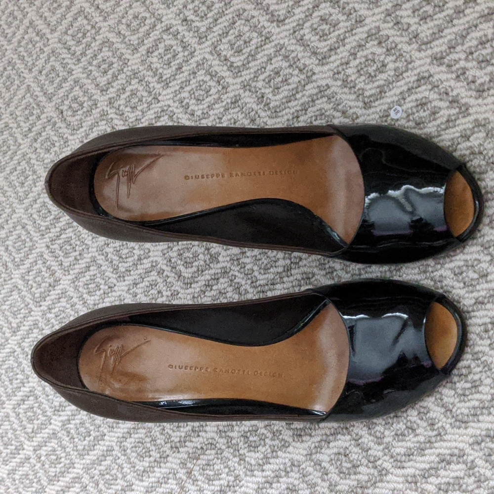 Giuseppe Zanotti leather and patent peep toe heels sz 38.5